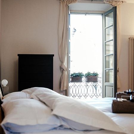La Finestra Sul Duomo - The House Of Travelers Apartment Como Exterior photo