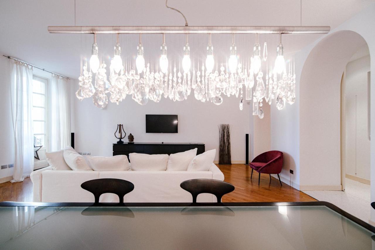 La Finestra Sul Duomo - The House Of Travelers Apartment Como Exterior photo