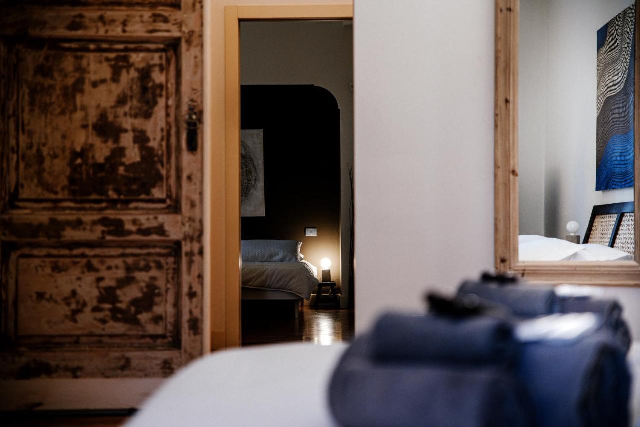 La Finestra Sul Duomo - The House Of Travelers Apartment Como Exterior photo