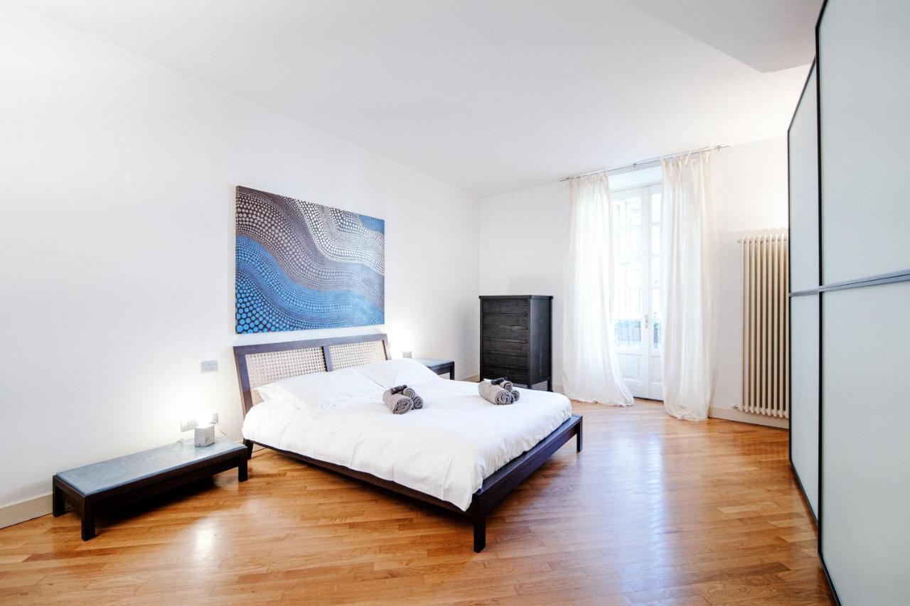 La Finestra Sul Duomo - The House Of Travelers Apartment Como Exterior photo