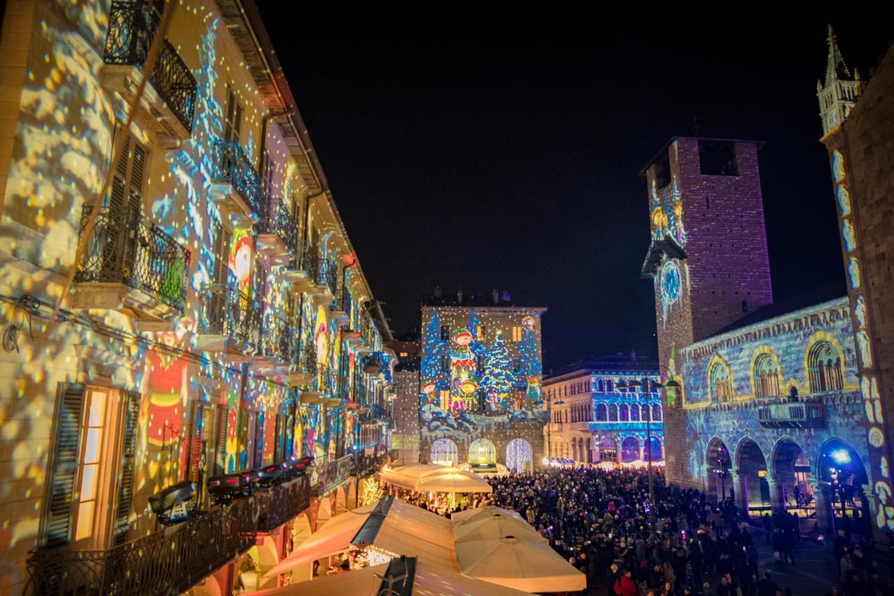 La Finestra Sul Duomo - The House Of Travelers Apartment Como Exterior photo