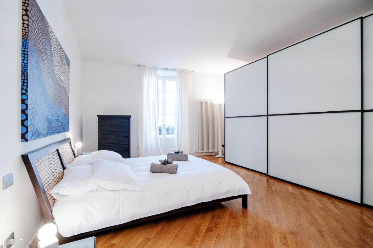 La Finestra Sul Duomo - The House Of Travelers Apartment Como Exterior photo