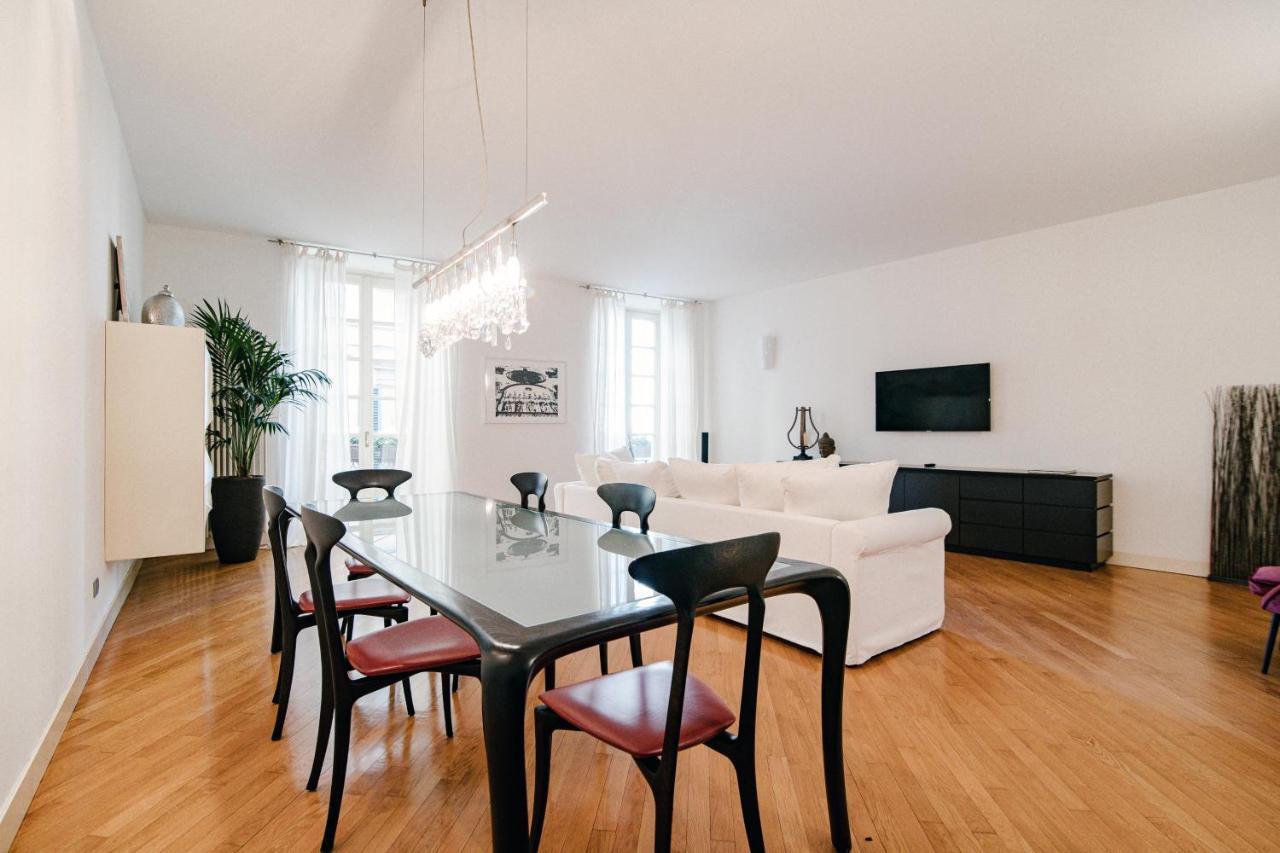 La Finestra Sul Duomo - The House Of Travelers Apartment Como Exterior photo