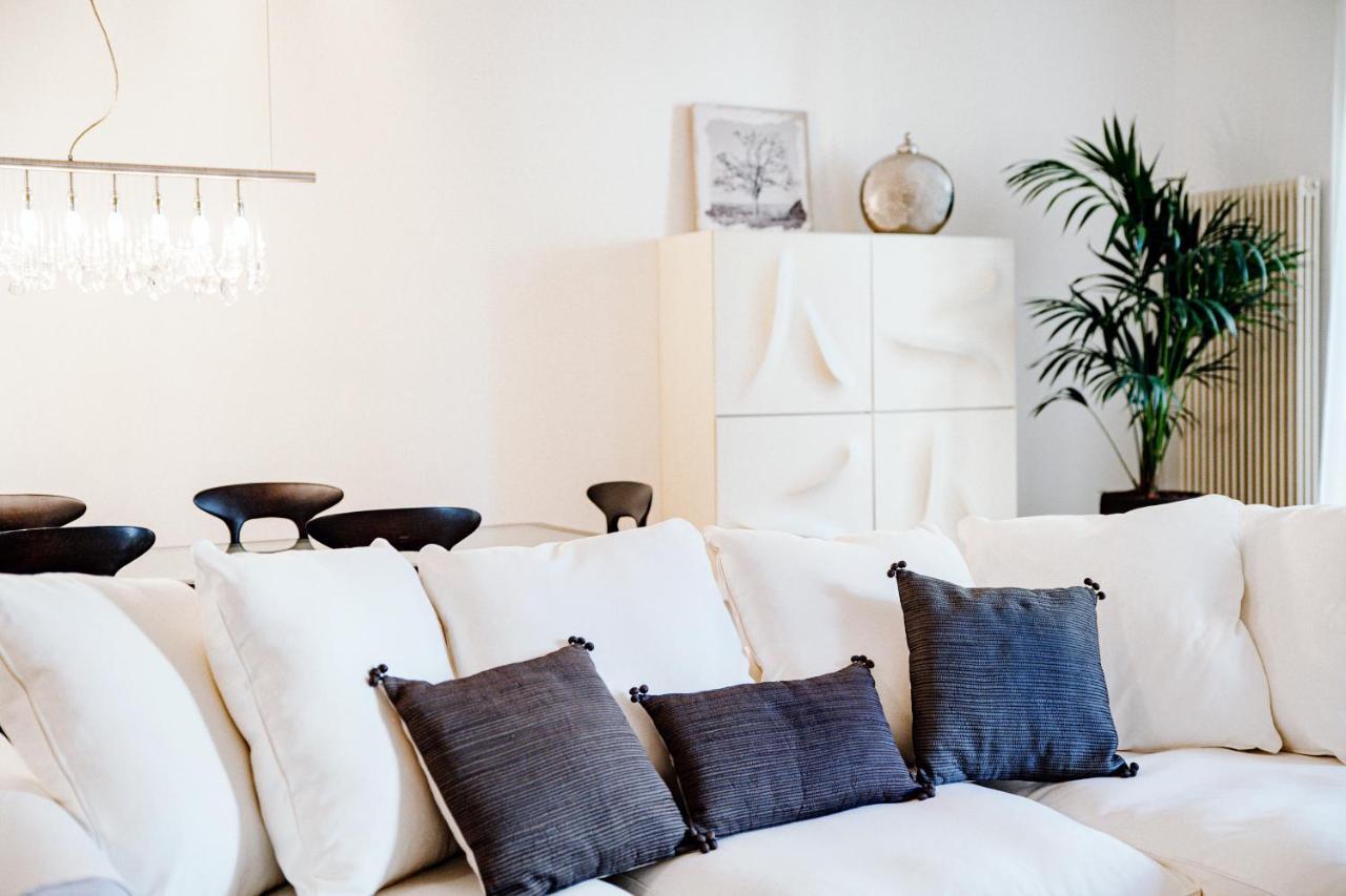 La Finestra Sul Duomo - The House Of Travelers Apartment Como Exterior photo