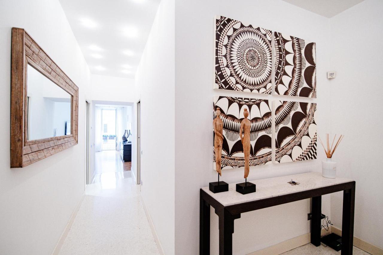 La Finestra Sul Duomo - The House Of Travelers Apartment Como Exterior photo