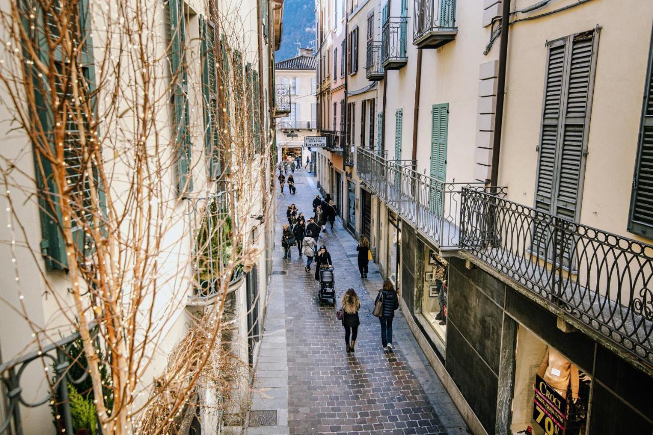 La Finestra Sul Duomo - The House Of Travelers Apartment Como Exterior photo