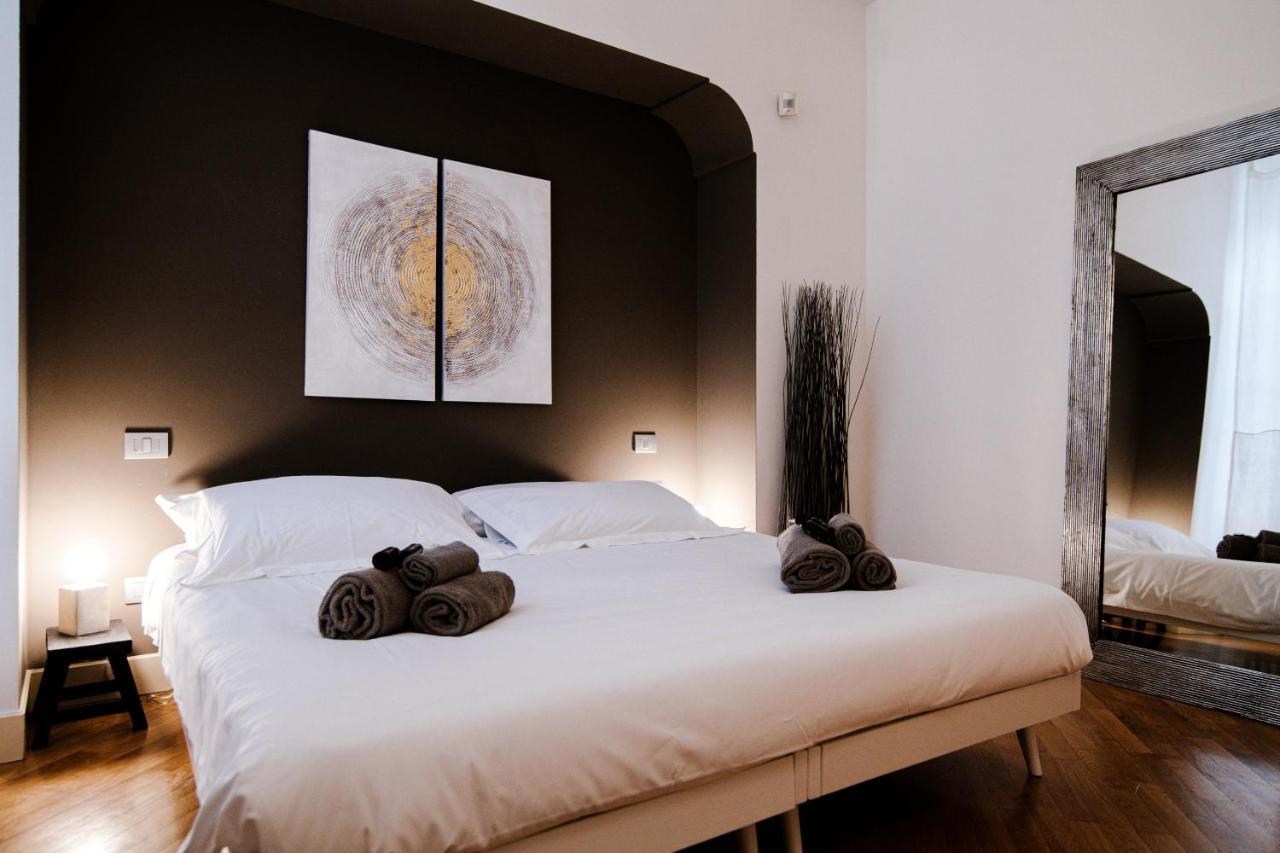 La Finestra Sul Duomo - The House Of Travelers Apartment Como Exterior photo