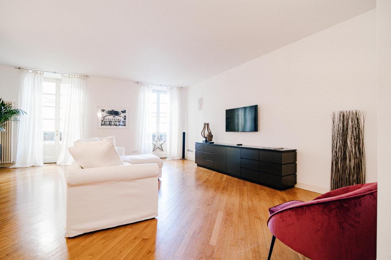 La Finestra Sul Duomo - The House Of Travelers Apartment Como Exterior photo