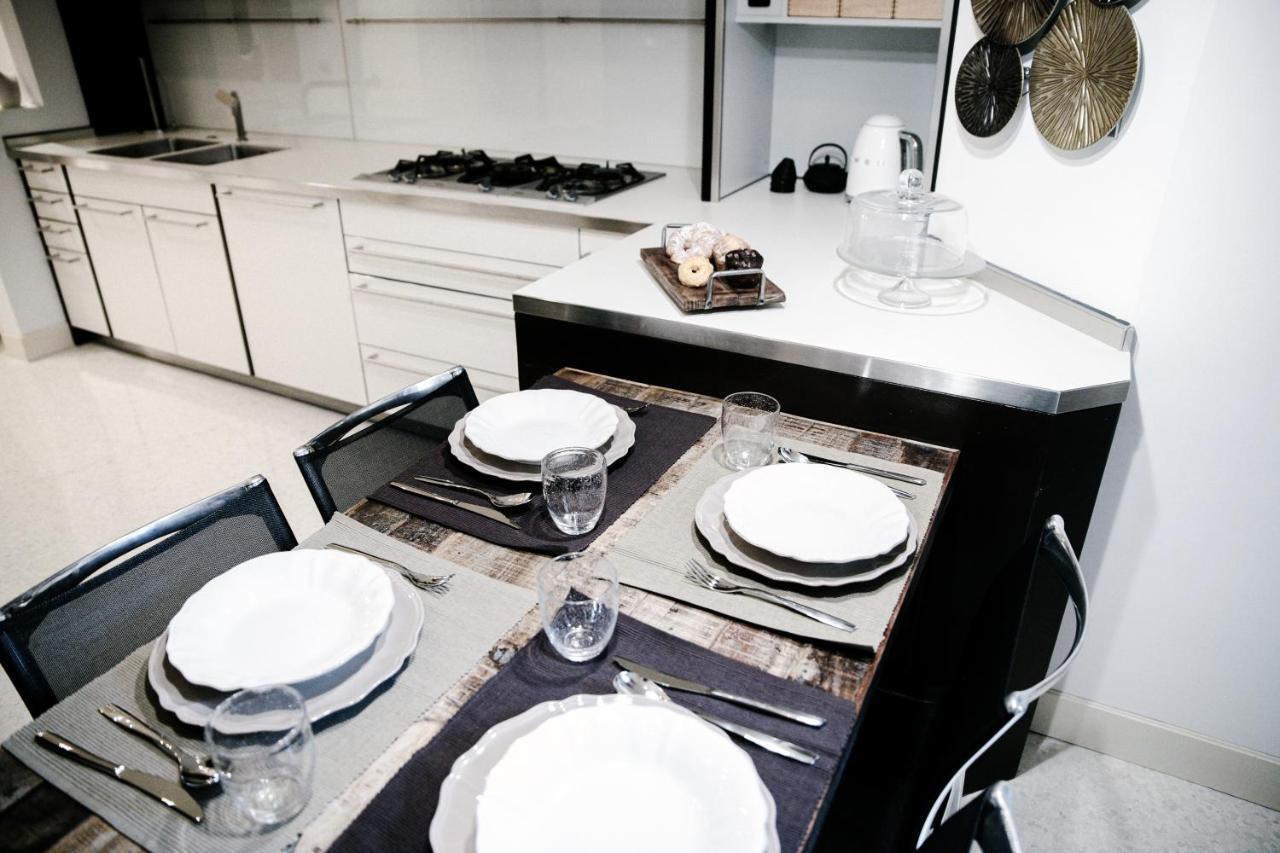 La Finestra Sul Duomo - The House Of Travelers Apartment Como Exterior photo